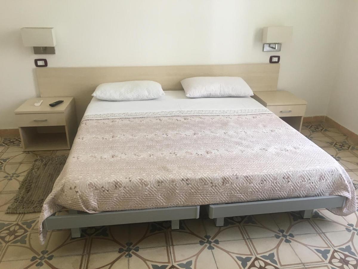 Stelmalu' Hotel Novoli Buitenkant foto